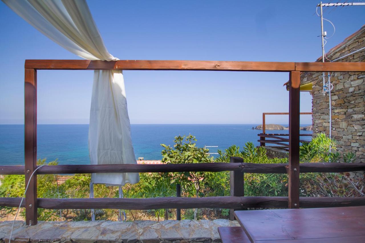 Holiday home La Dolce Casa Di Luisa: Beachfront Retreat With Sea Views