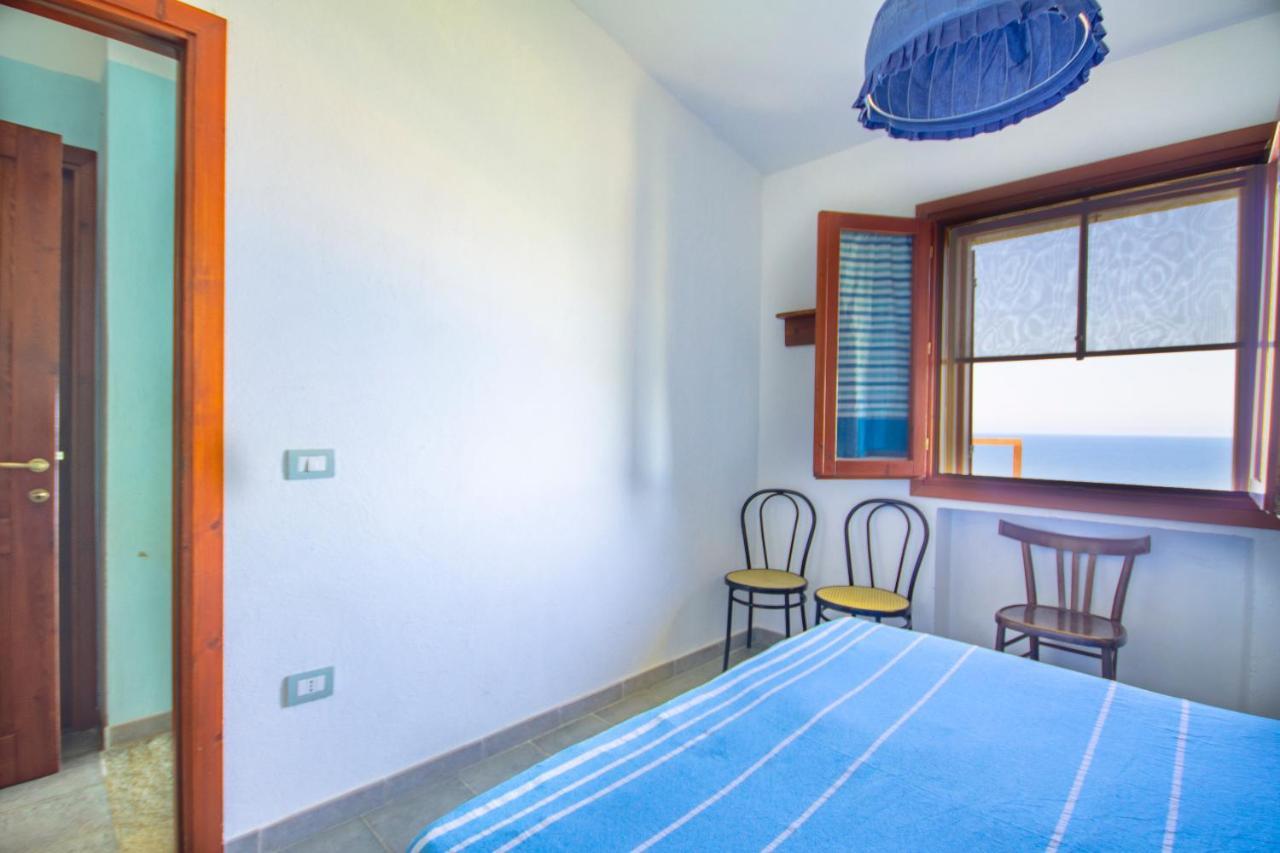 Holiday home La Dolce Casa Di Luisa: Beachfront Retreat With Sea Views *