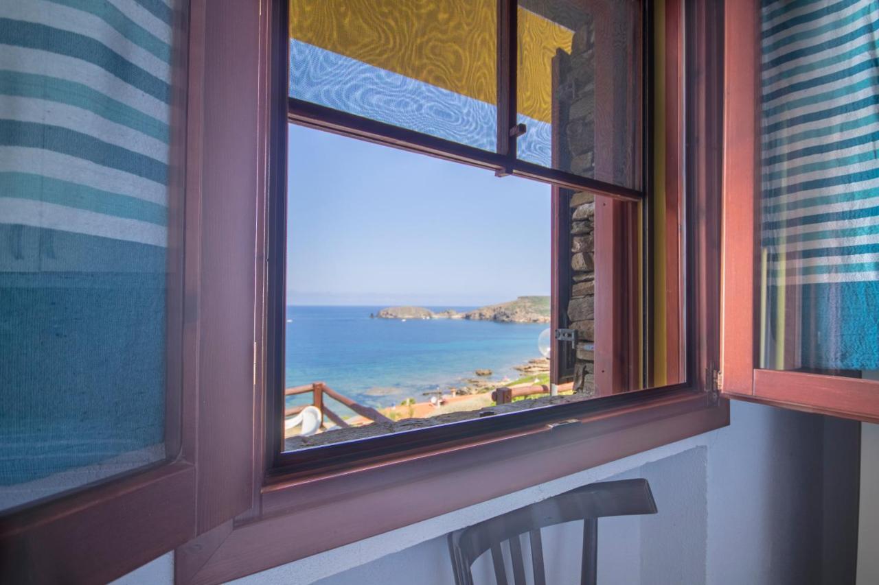 La Dolce Casa Di Luisa: Beachfront Retreat With Sea Views Holiday home