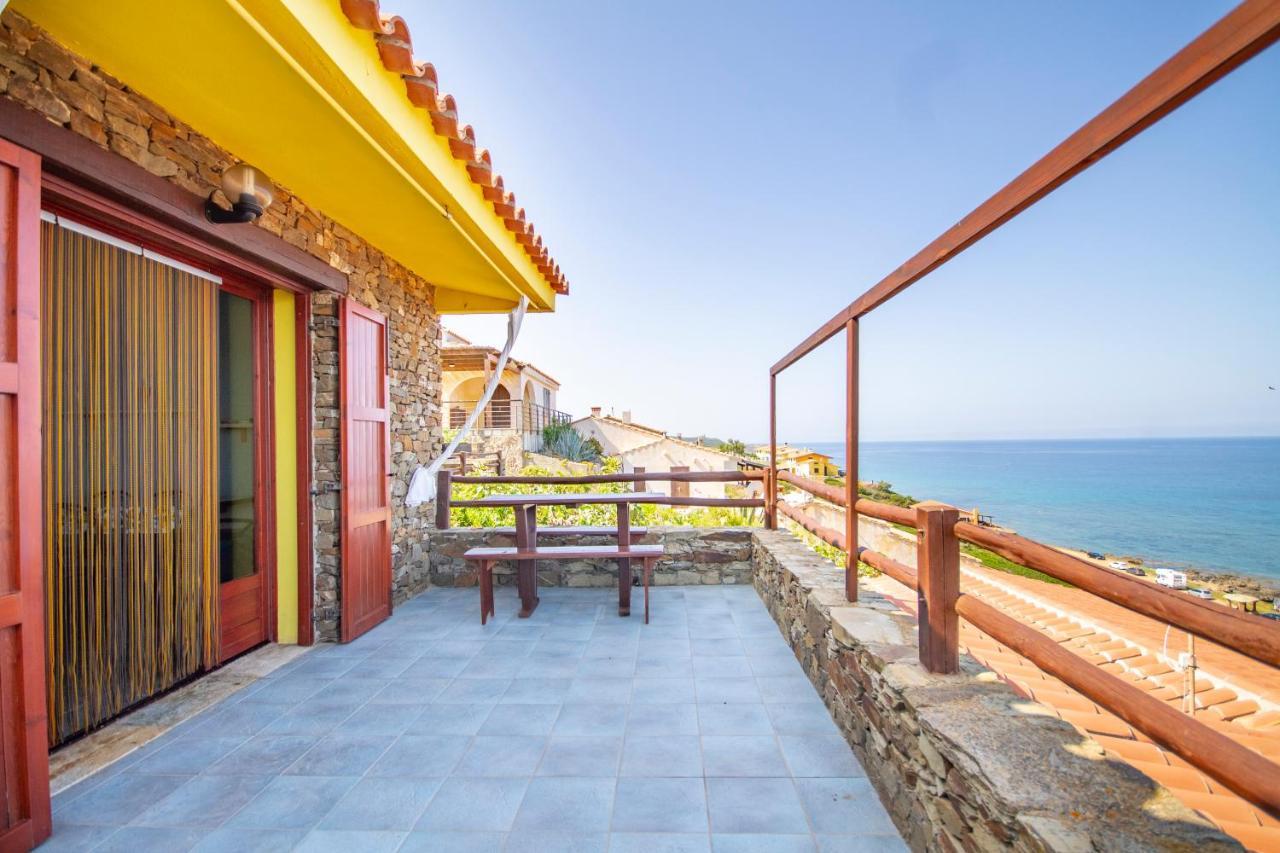 La Dolce Casa Di Luisa: Beachfront Retreat With Sea Views *