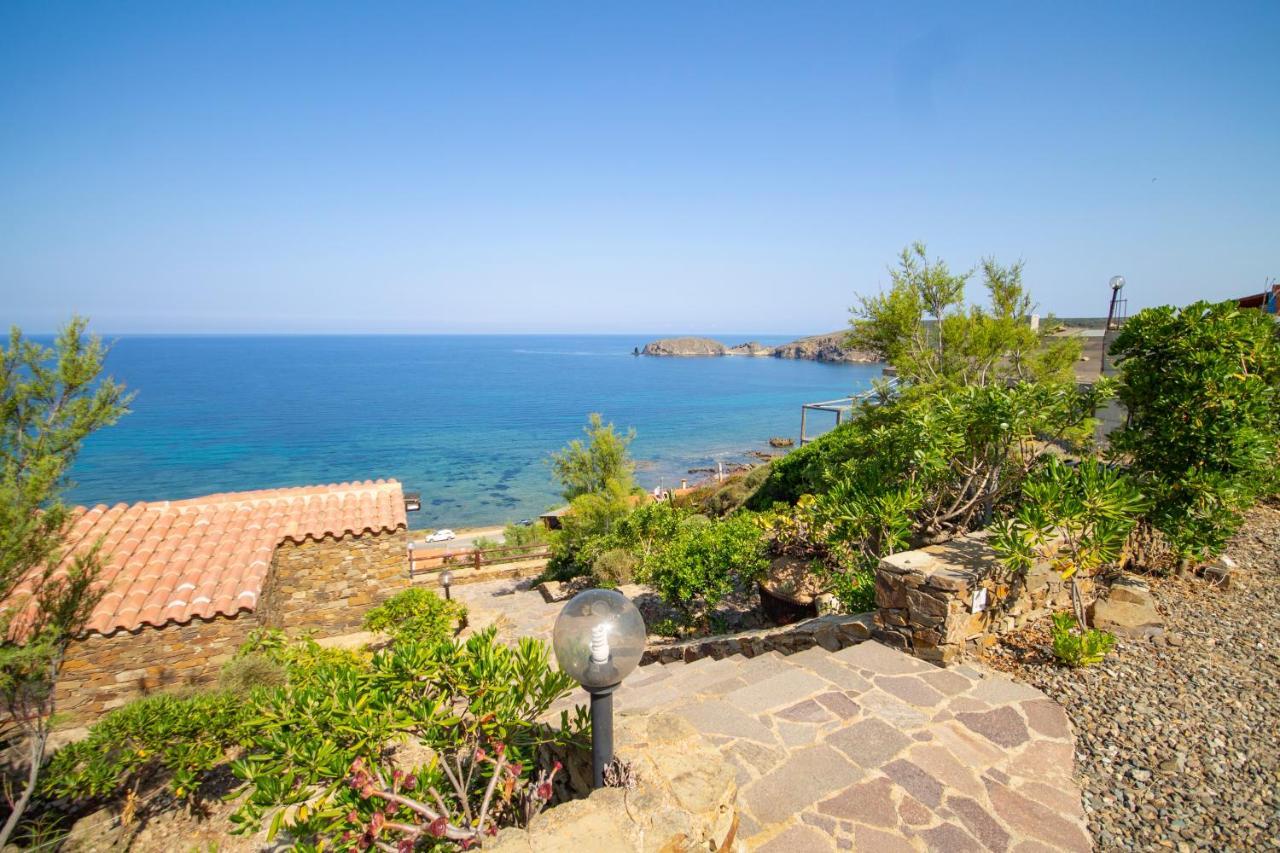 La Dolce Casa Di Luisa: Beachfront Retreat With Sea Views Holiday home
